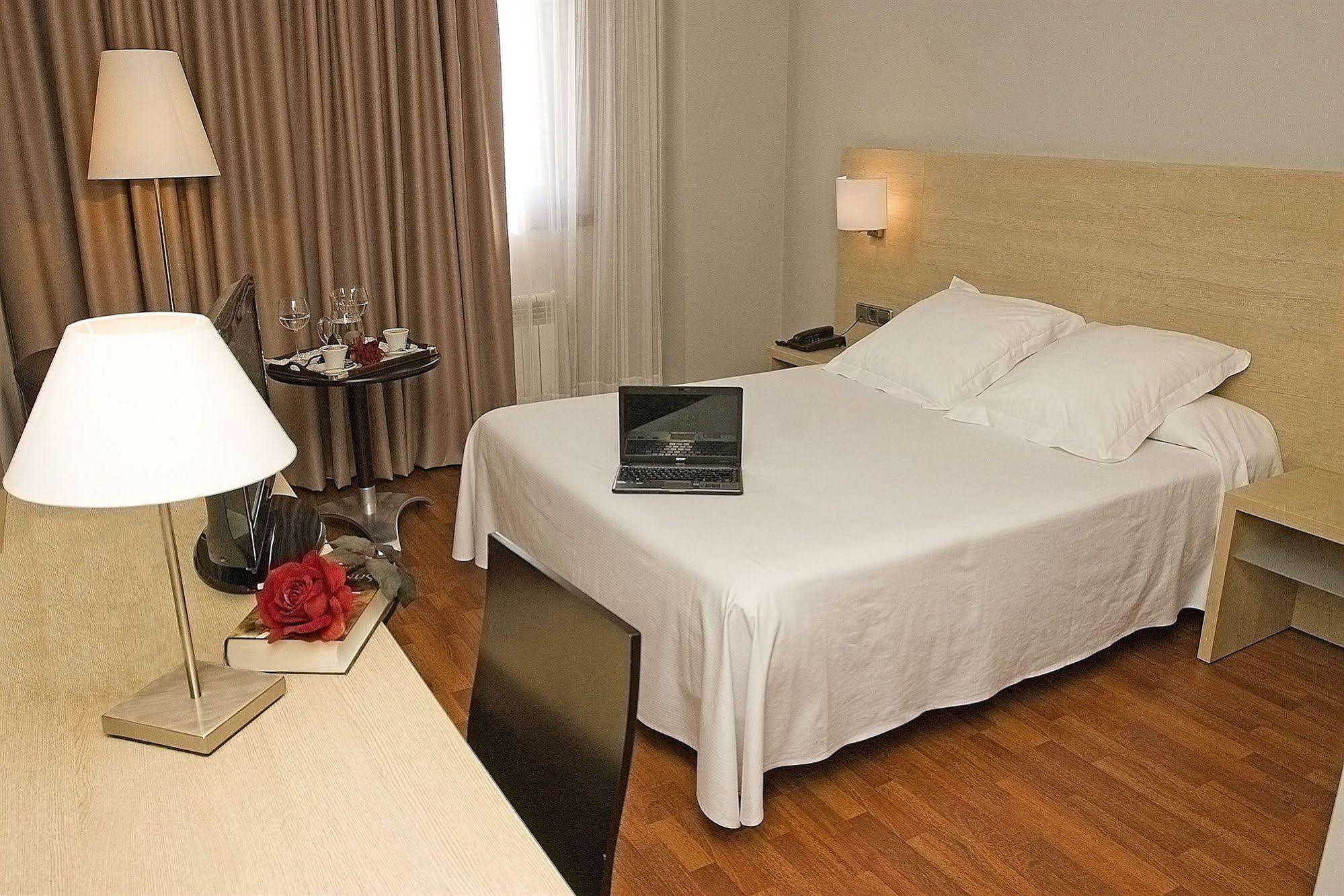 Hotel Valencia فيرول المظهر الخارجي الصورة